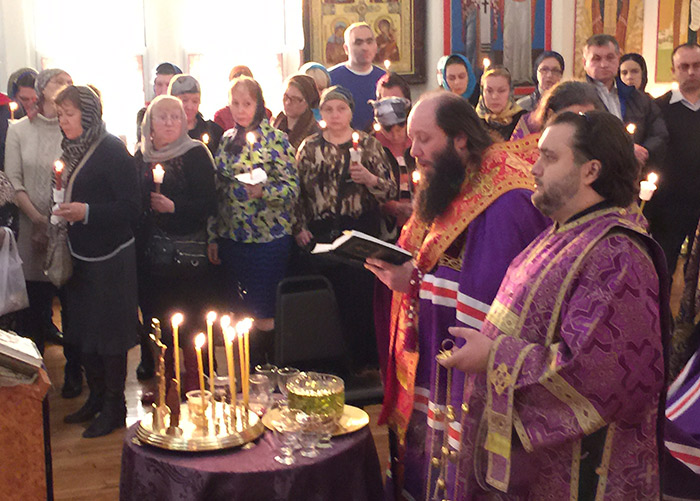 Епископ Манхеттенский Николай возглавил Таинство Елеосвящения в Бруклинском соборе