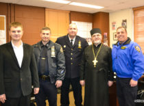 Благочинный Нью-Йорка поблагодарил полицейских за помощь в проведении Пасхального богослужения